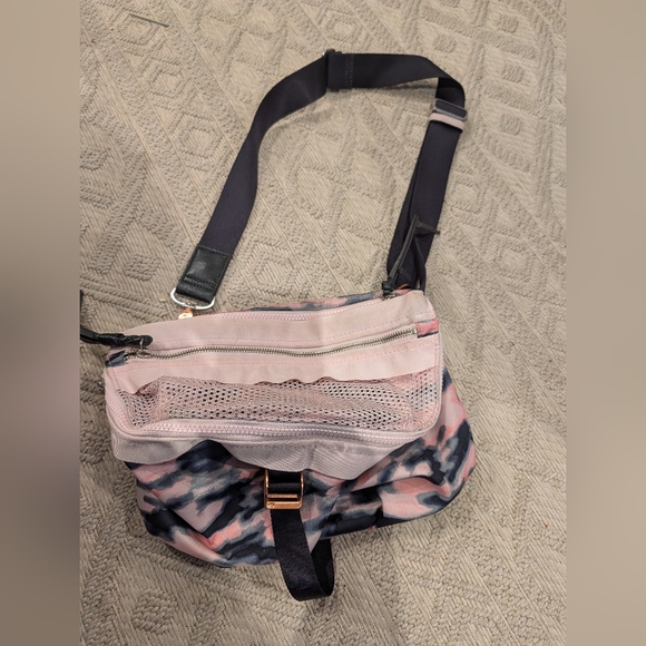 Lululemon Cross body - Picture 1 of 3